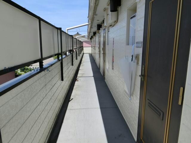 物件外観写真3　(共用部廊下)