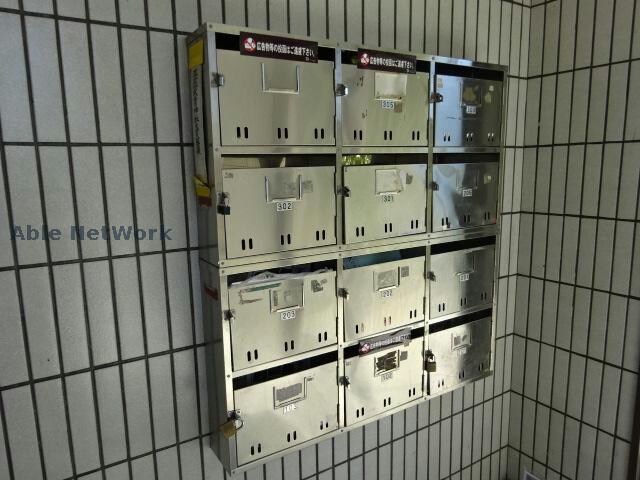 物件外観写真3　(郵便受け)