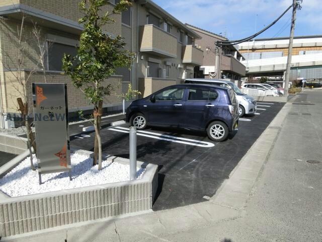 物件外観写真7　(駐車場)