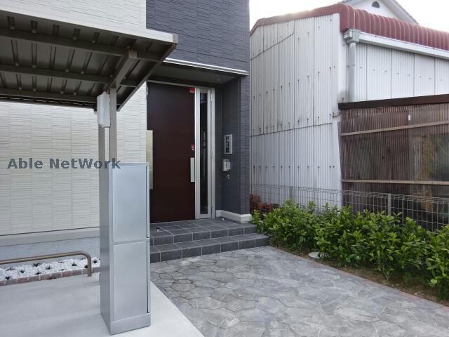 物件外観写真3　(エントランス)