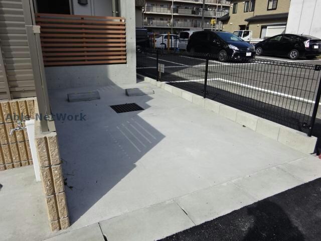 物件外観写真6　(駐車場)