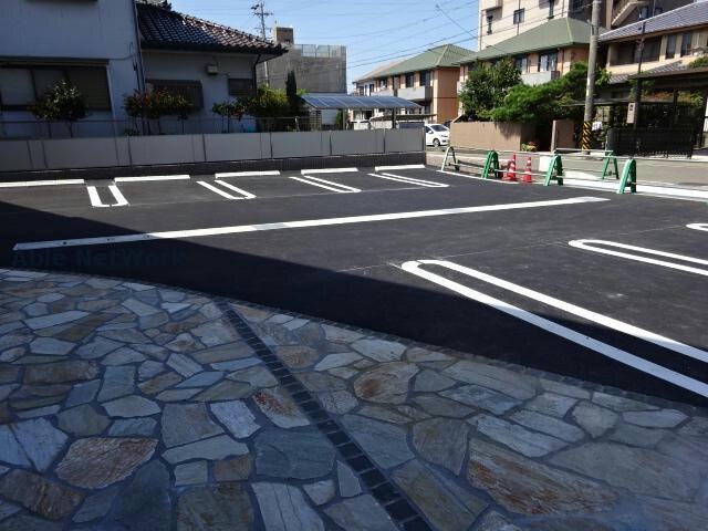 物件外観写真4　(駐車場)