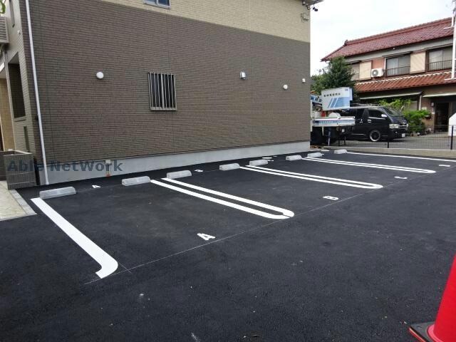 物件外観写真2　(駐車場)