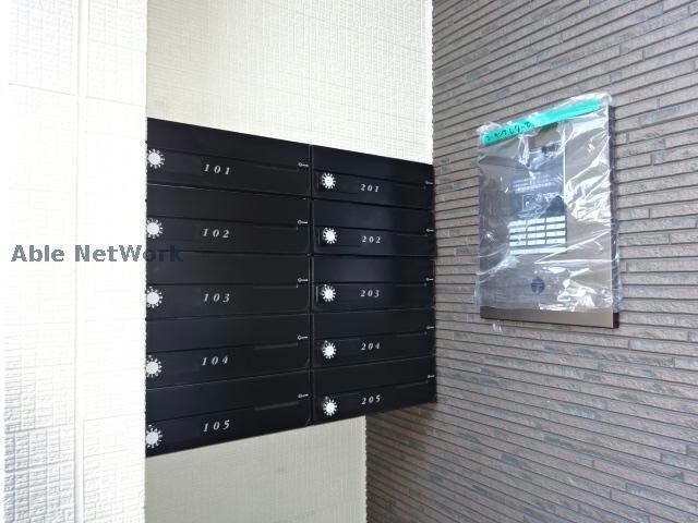 物件外観写真4　(郵便受け、オートロック)