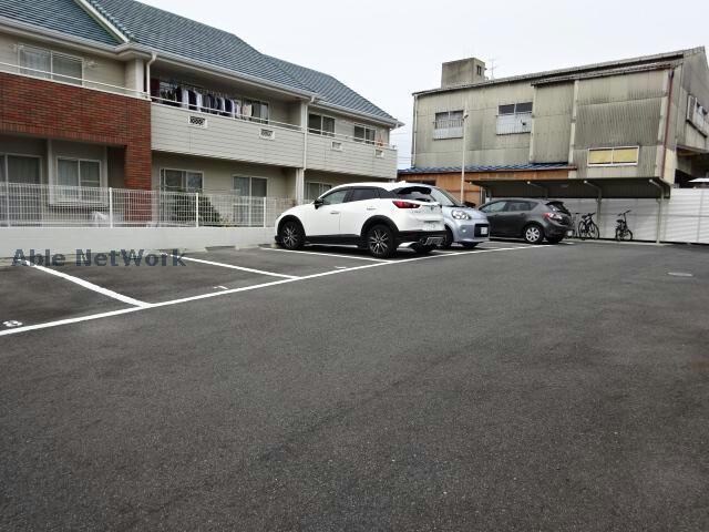 物件外観写真4　(駐車場)