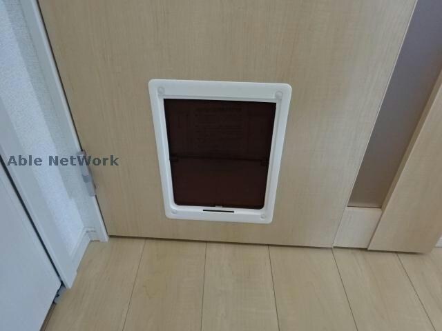 物件内観写真28　(ペット用通路)