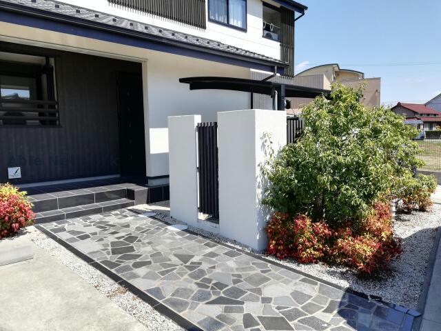 物件外観写真3　(エントランス)