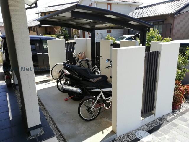 物件外観写真5　(駐輪場)
