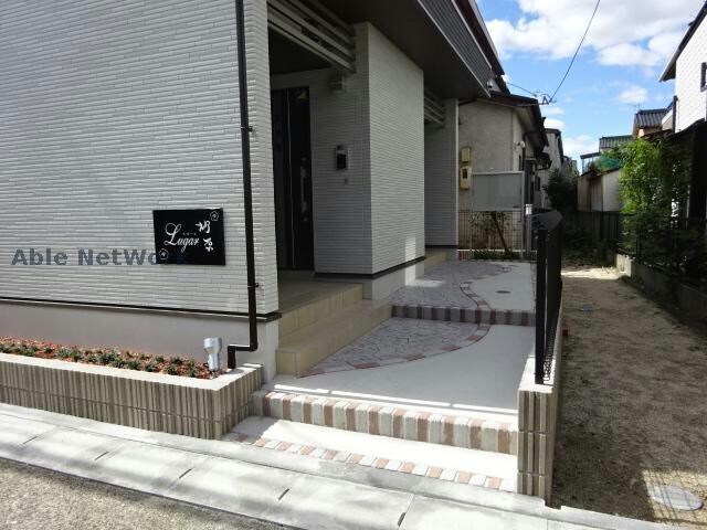 物件外観写真2　(エントランス)