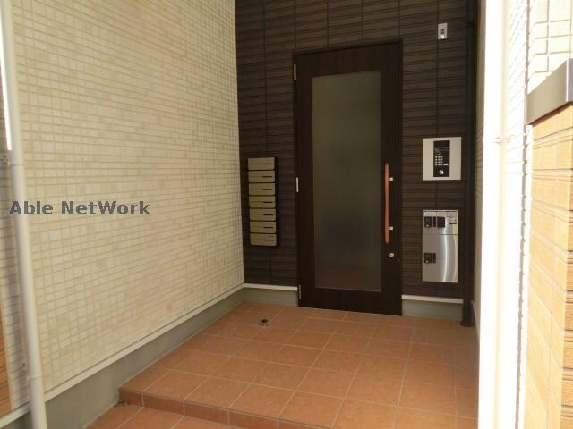 物件外観写真2　(NORTH　エントランス)