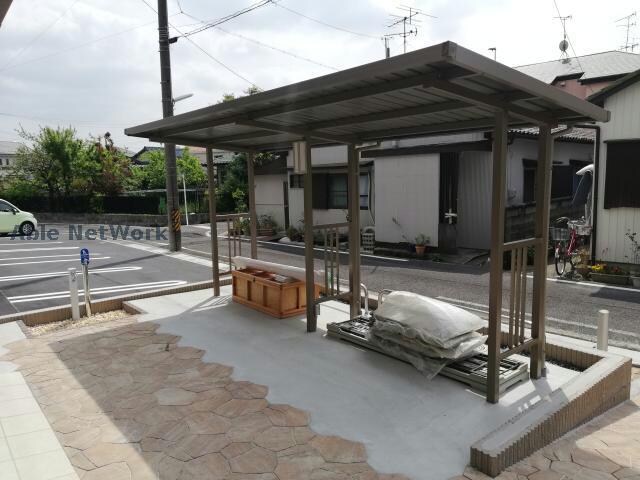 物件外観写真8　(駐輪場)