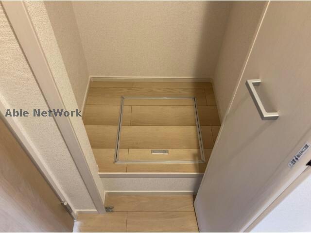 物件内観写真31　(収納（トイレ横）)