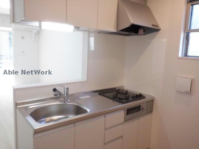 物件内観写真5　(同型モデル ※実際のコンロはIHです。)