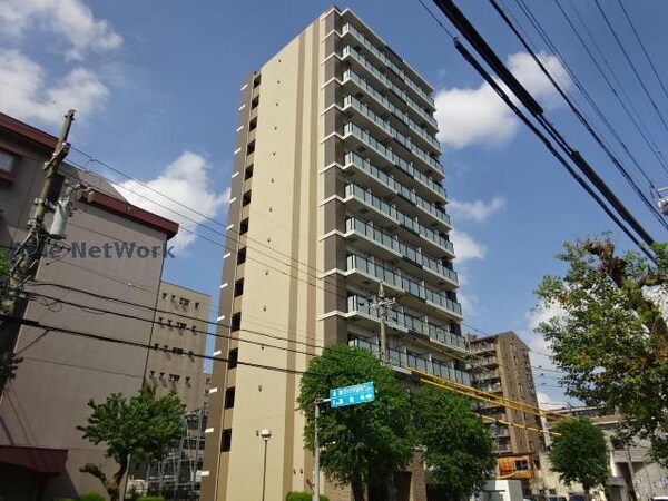 建築中