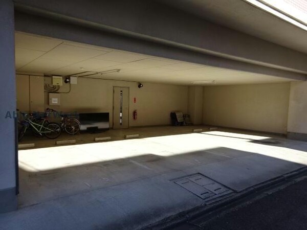 駐車場(屋根あり)