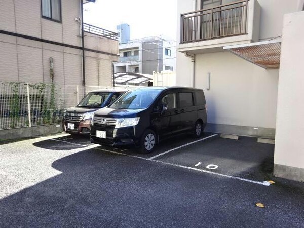 駐車場(屋根無し)