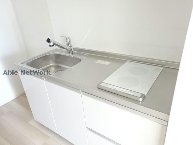 物件内観写真10　(同型モデル ※実際のコンロはガスです。)