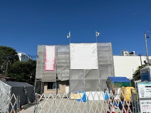 建築中