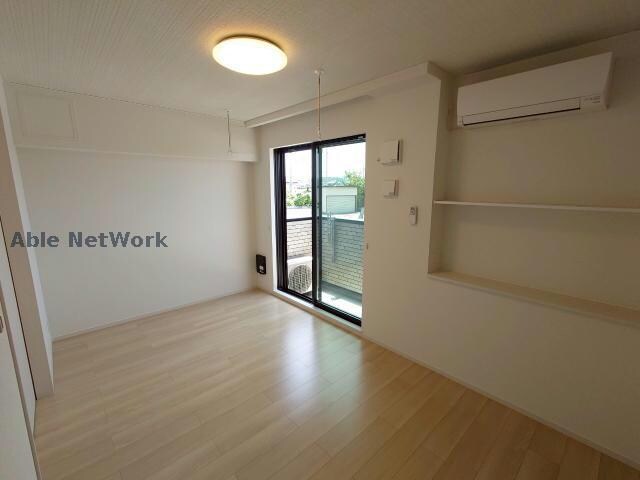 物件内観写真2　(同型モデル)