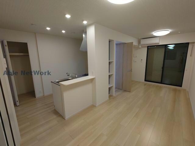 物件内観写真2　(同型モデル)