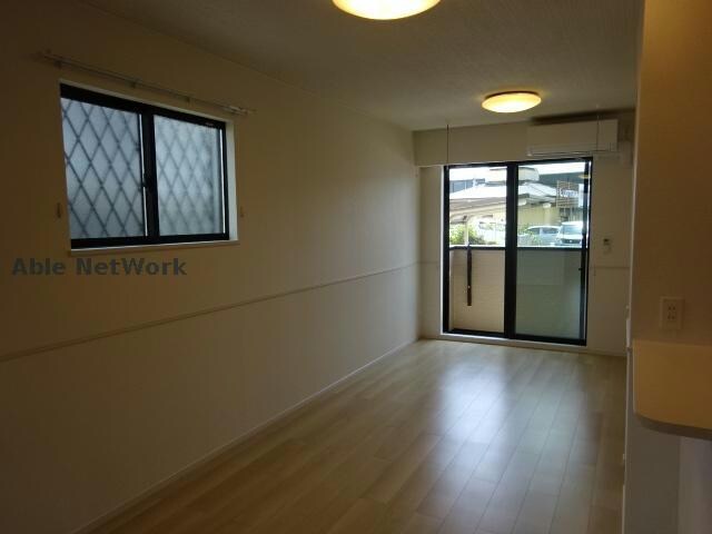 物件内観写真2　(同型モデル)