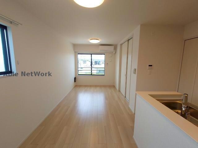 物件内観写真2　(同型モデル)