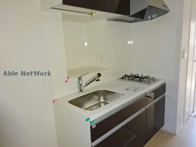 物件内観写真4　(同型モデル ※実際のコンロはIHです。)