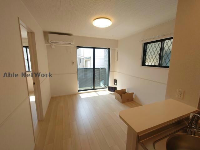 物件内観写真2　(同型モデル)