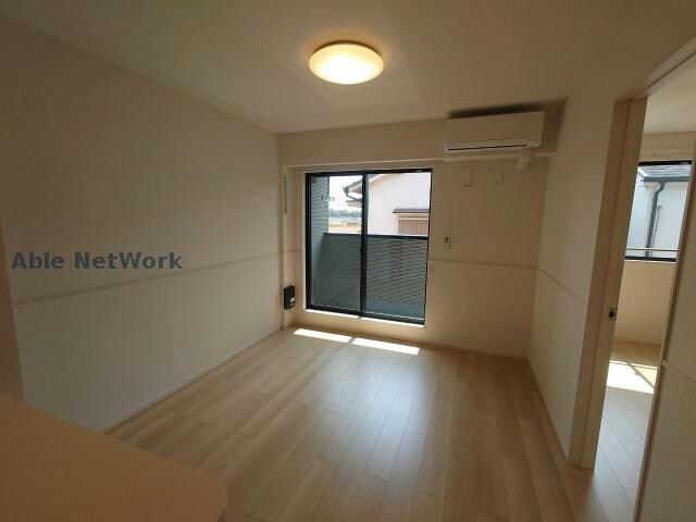 物件内観写真2　(同型モデル)