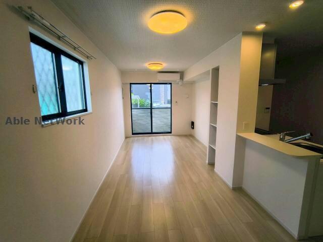 物件内観写真2　(同型モデル)