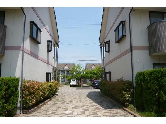 物件外観写真2　(共用通路)