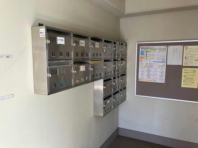 物件外観写真5　(集合ポスト)