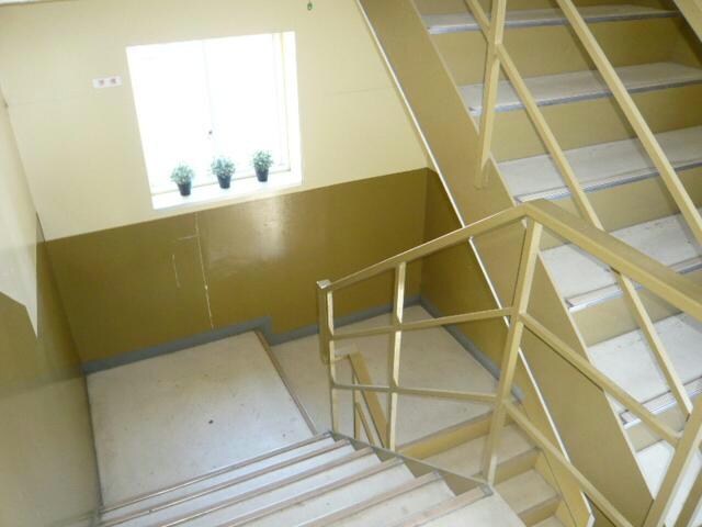 物件外観写真3　(階段)