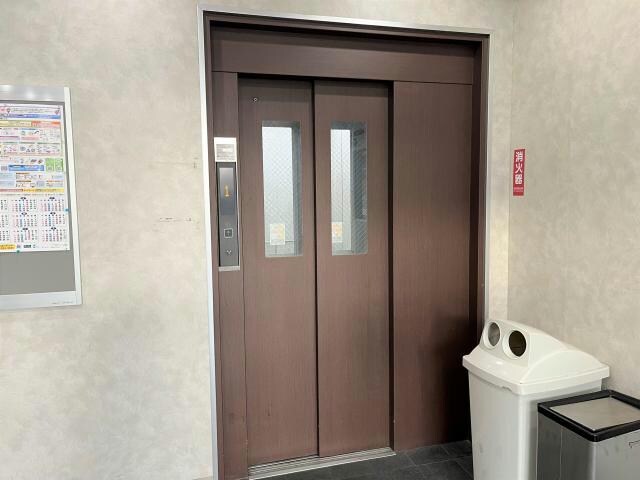 物件外観写真2　(エレベーター)