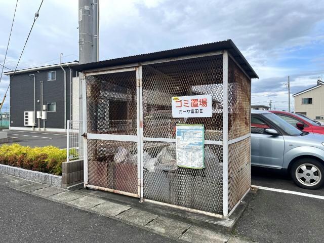 物件外観写真6　(ゴミ置き場)