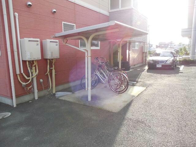 物件外観写真3　(駐輪場)