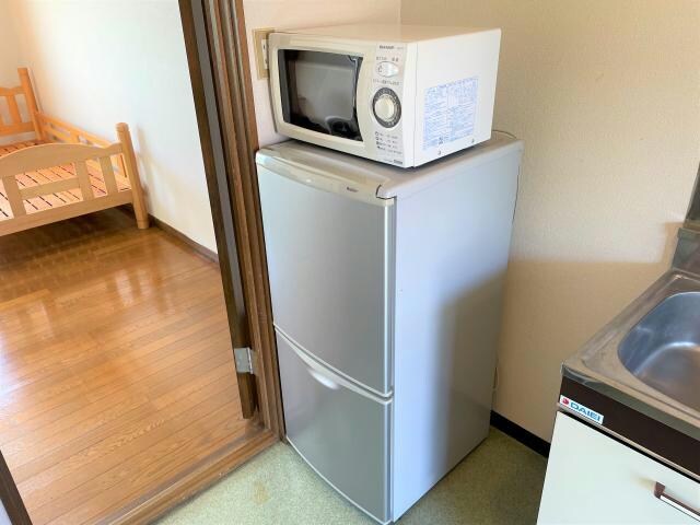 物件内観写真18　(電子レンジ・冷蔵庫)