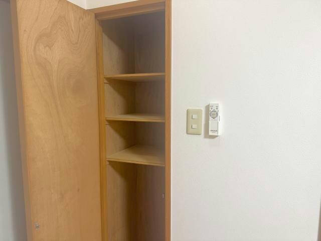 物件内観写真17　(※玄関収納)