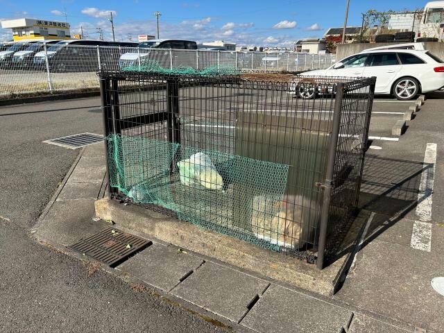 物件外観写真4　(敷地内ゴミ捨て場)