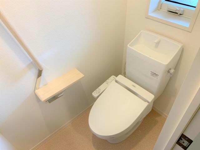 物件内観写真9　(温水洗浄便座)