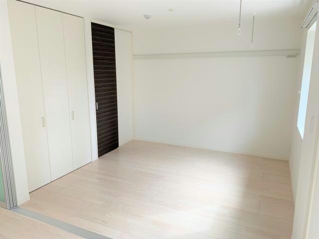 物件内観写真11　(洋室)