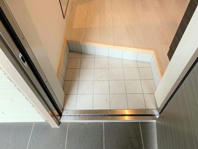 物件内観写真16　(玄関)