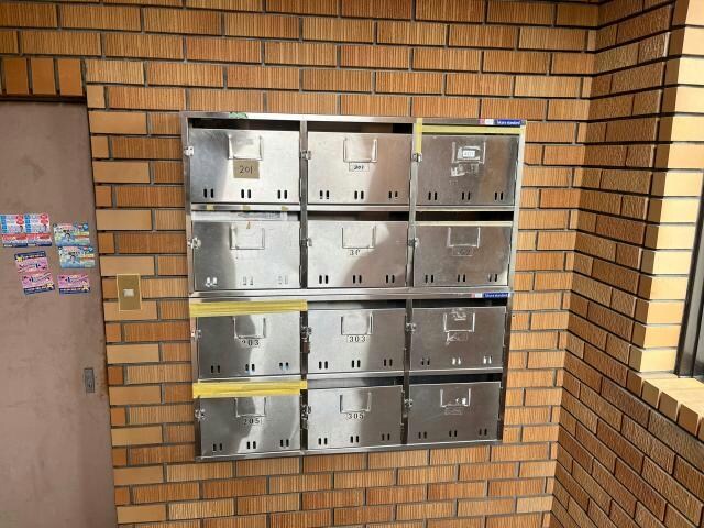 物件外観写真4　(集合ポスト)