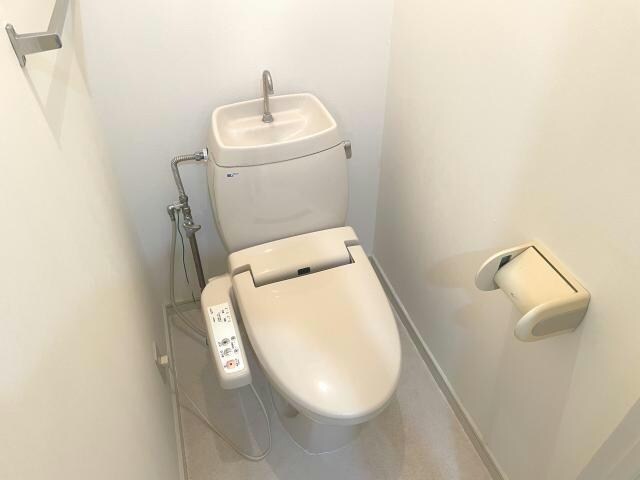 物件内観写真8　(温水洗浄便座)