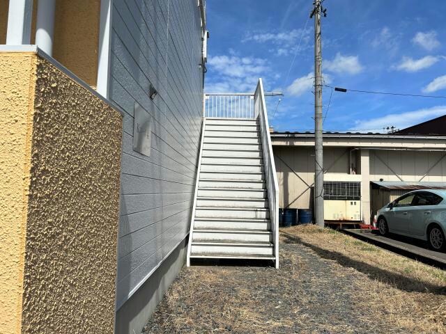 物件外観写真2　(階段)