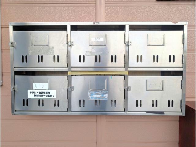 物件外観写真3　(集合ポスト)