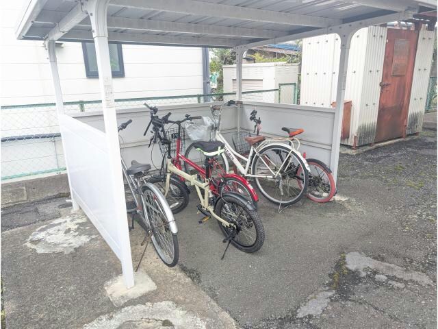 物件外観写真4　(駐輪場)