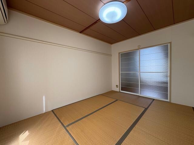 物件内観写真10　(和室　別角度)