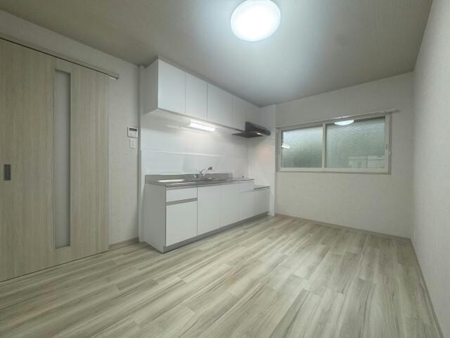 物件内観写真7　(※LDKキッチン側)