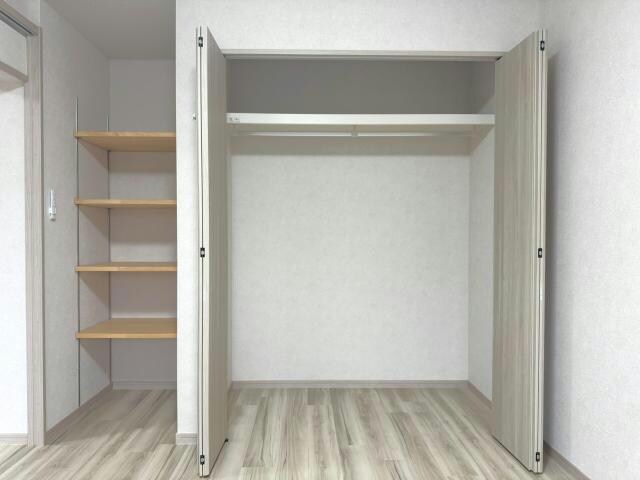 物件内観写真11　(※洋室6帖収納)